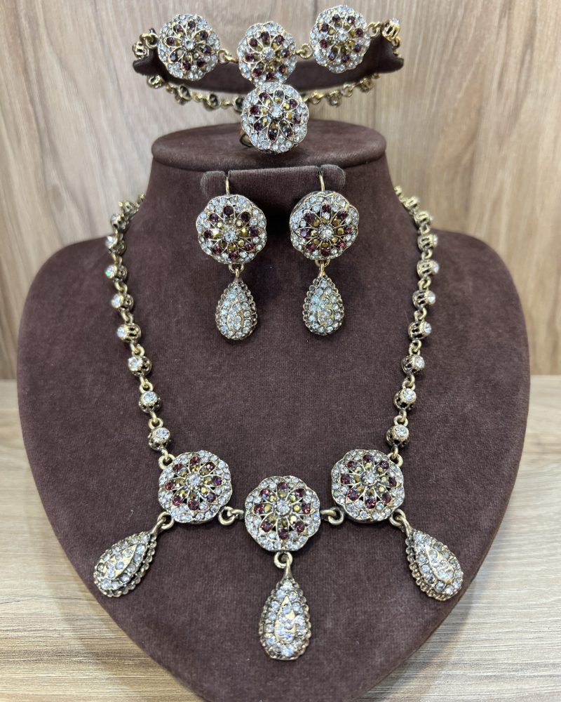 Parure Kheit Errouh classique en bronze et cristaux grenat - Cleopatra Créations